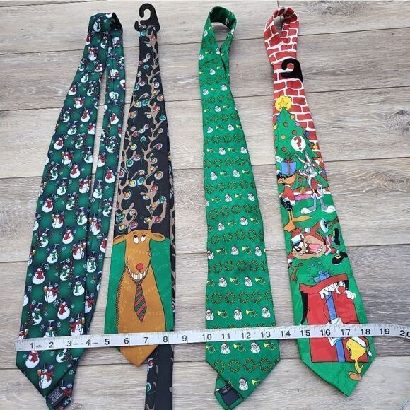 4 Christmas Holiday Ties Yule Tide Traditions, Cape Cod Neckwear, looney tunea - Picture 3 of 13